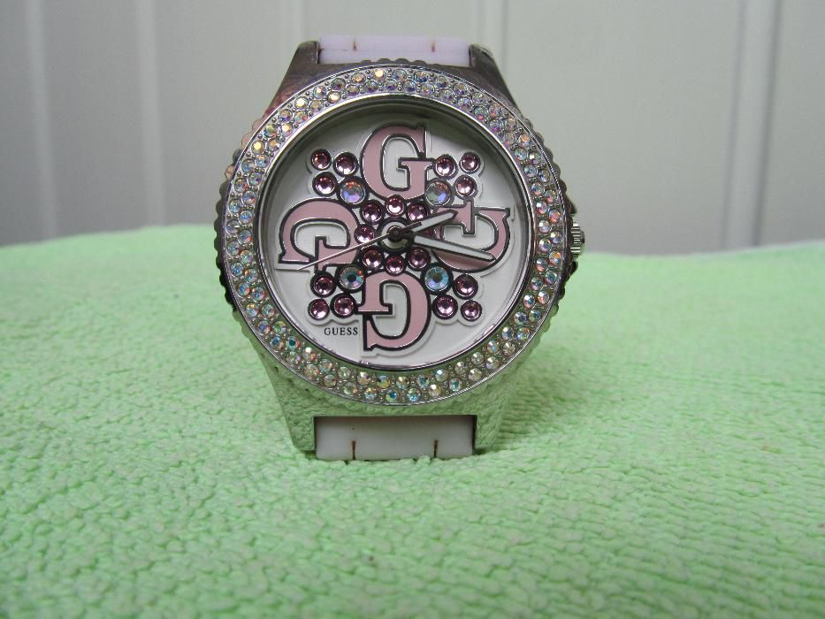 Часы женские GUESS