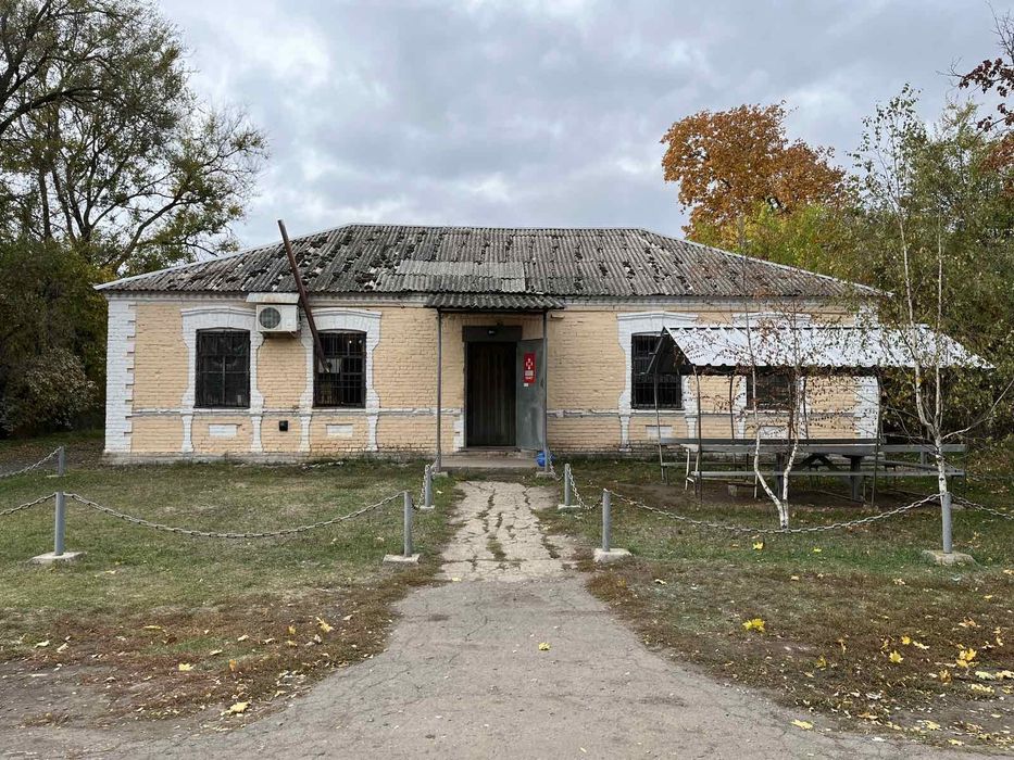 Продам будівлю (діючий магазин)