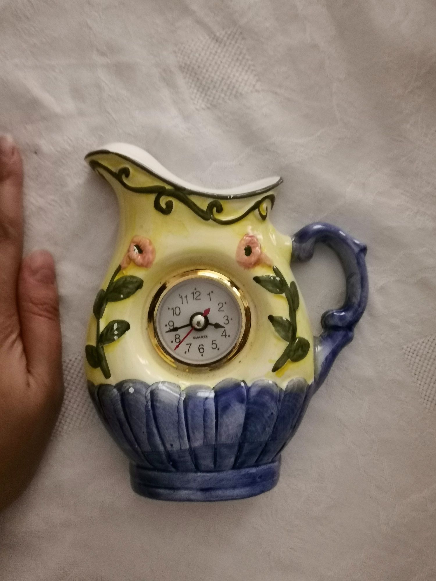 Relógio de parede ou mesa, jarro de cerâmica