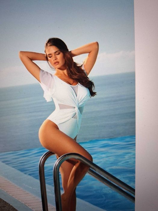 Ekskluzywny jednoczęściowy strój kąpielowy biały