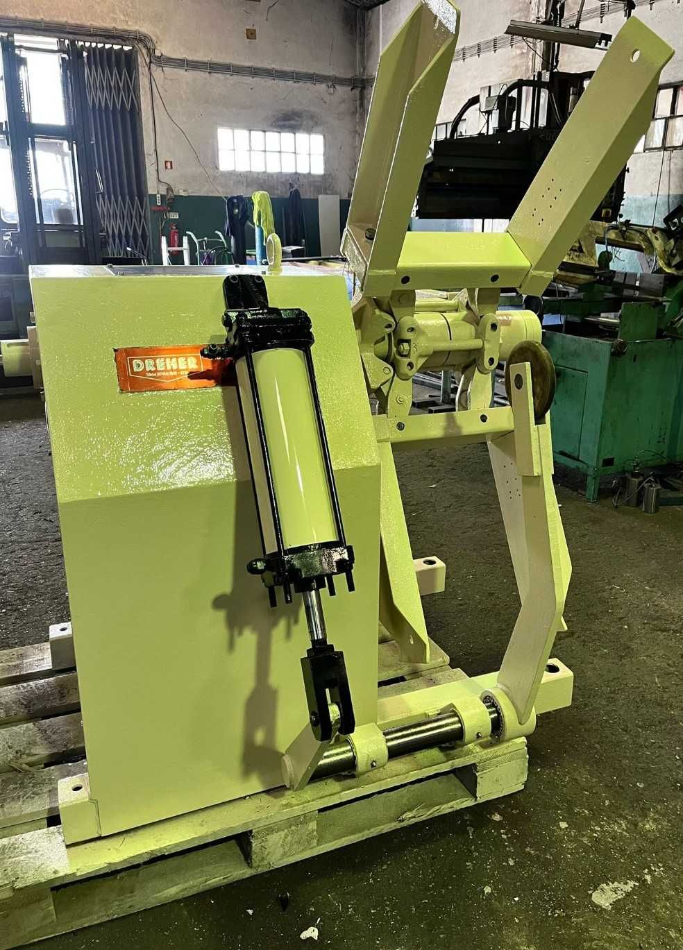Desenrolador de Chapas Dreher , capacidade de carga 2.8 Ton.