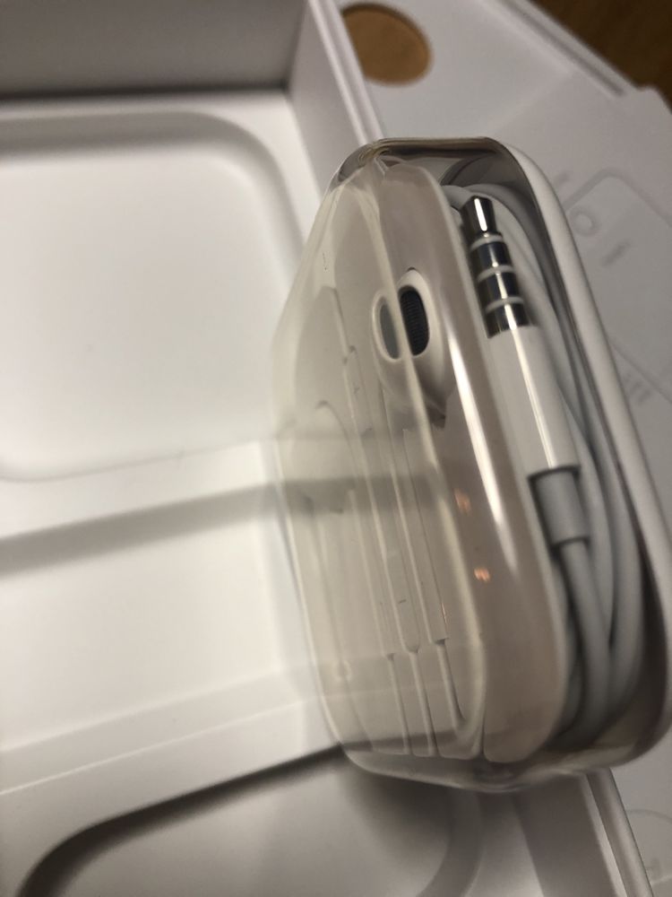 Pudelko po/do iPhone 6s 32GB z słuchawkami