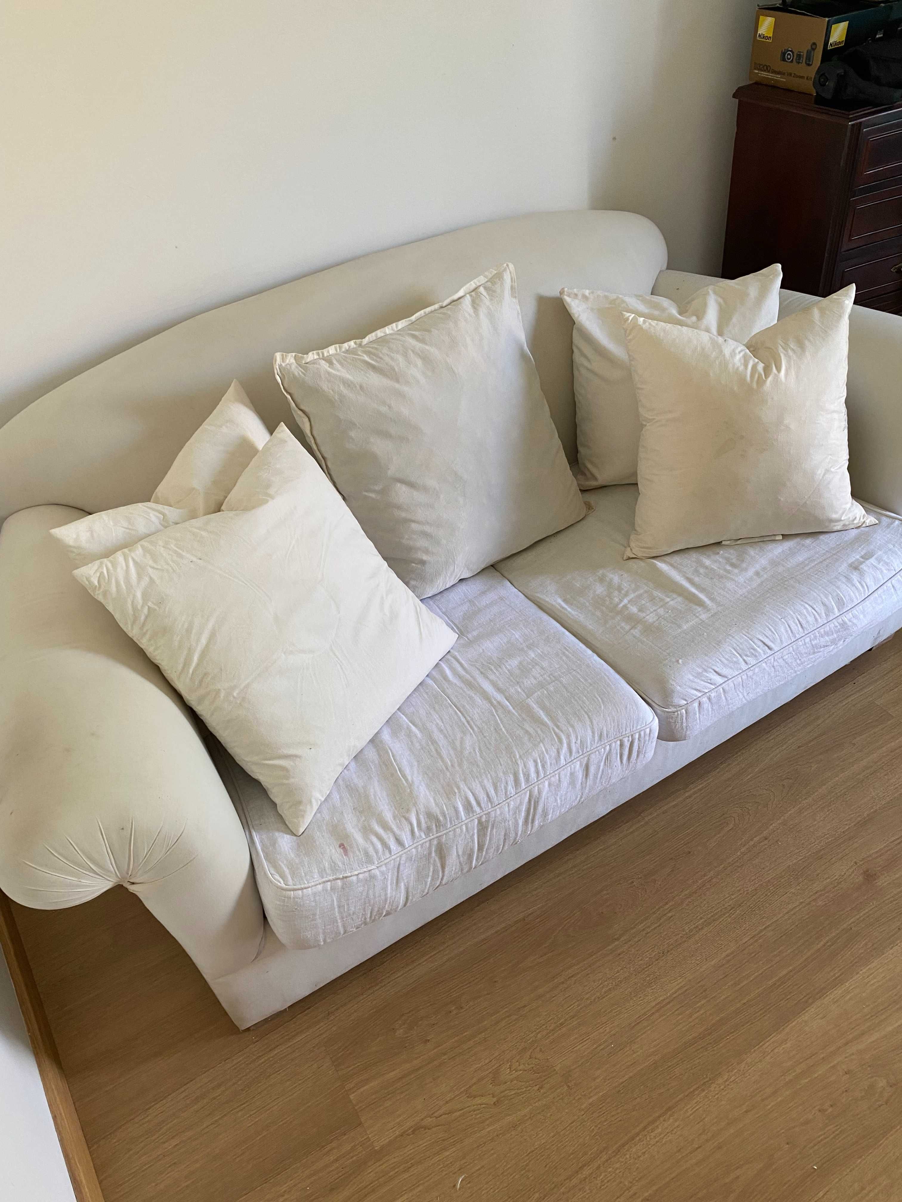 Vendo 2 sofás | sofá branco de 3 lugares+Sofá cama branco de 2 lugares