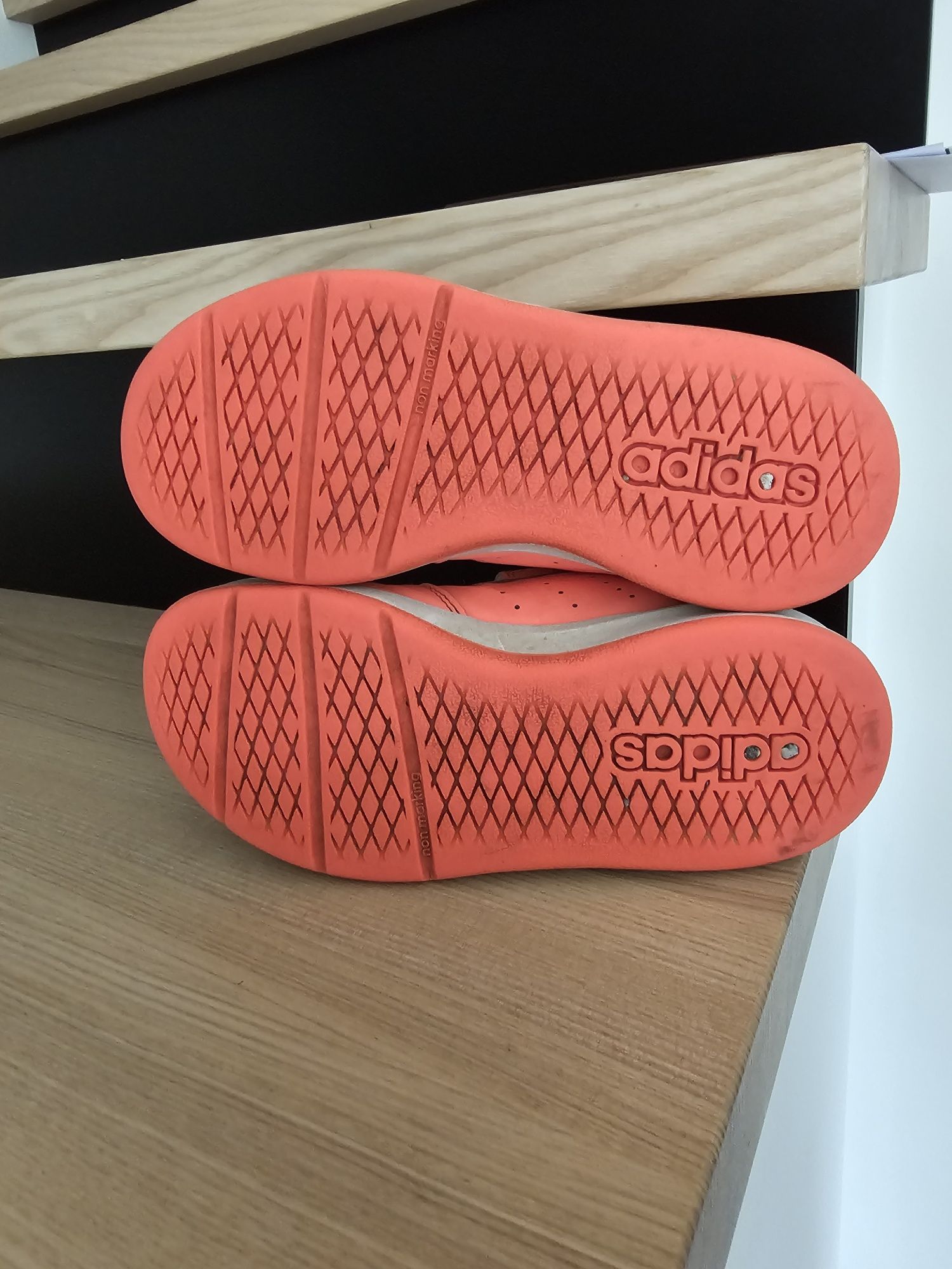 Adidas neonowe buciki na wiosnę roz 31