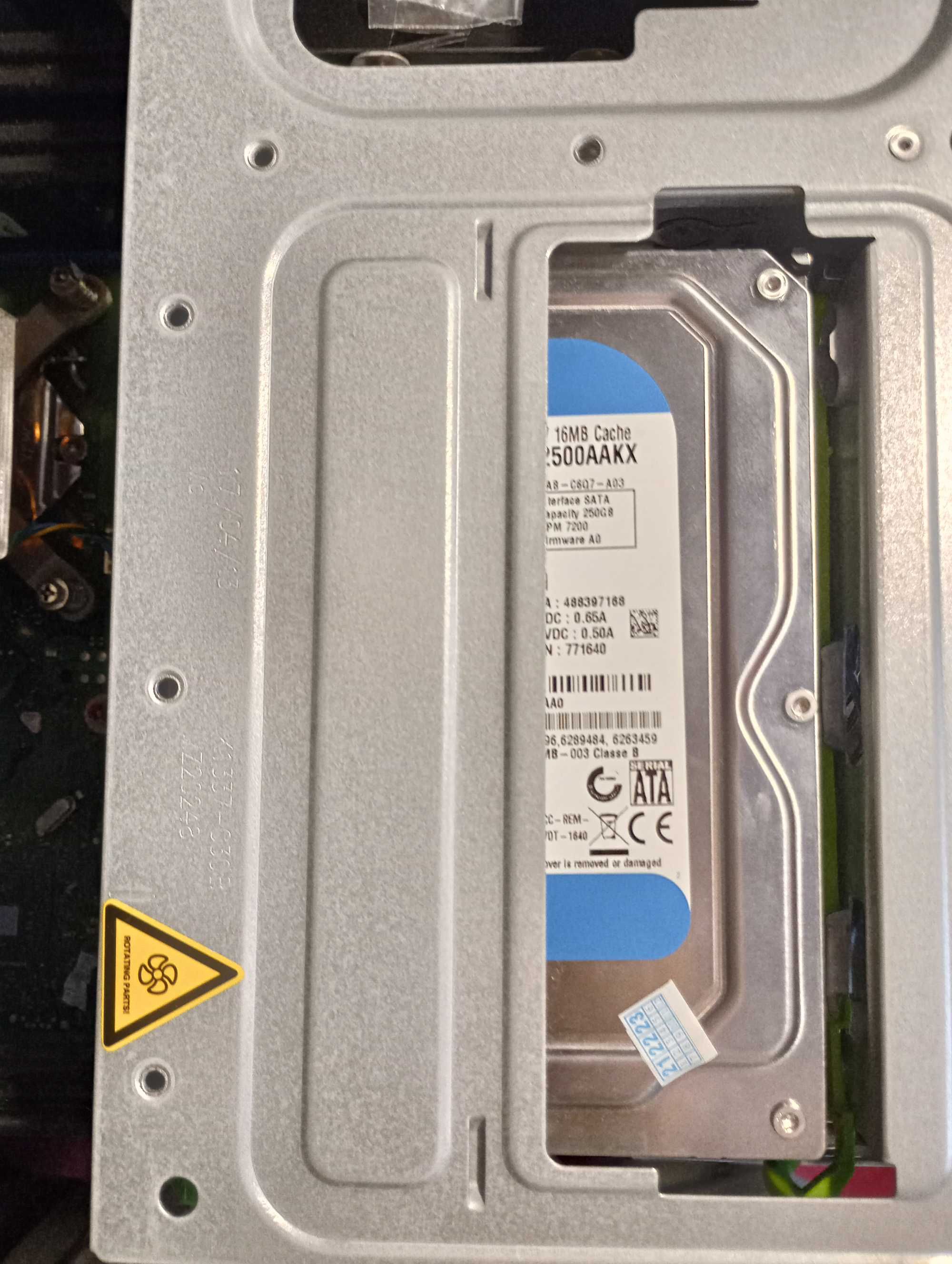 Sprzedam używany komputer Fujitsu Esprimo E720 E90