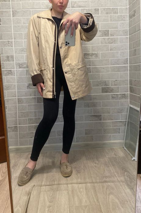 Бежевий тренч , куртка робочого
