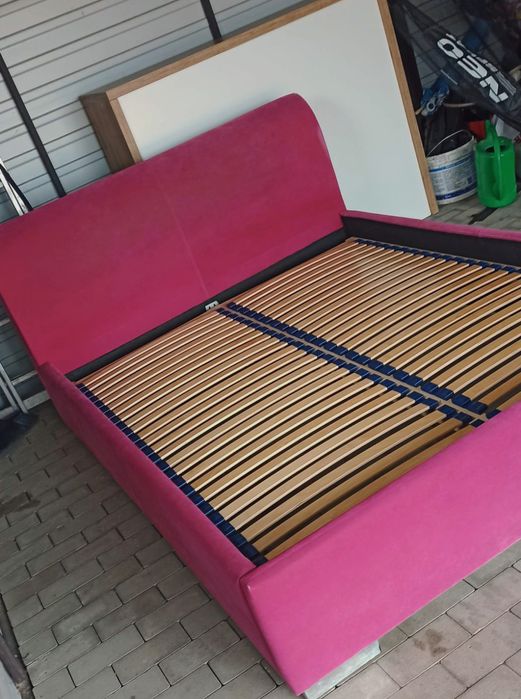 Łóżko 180x160 w bardzo dobrym stanie bez materaca