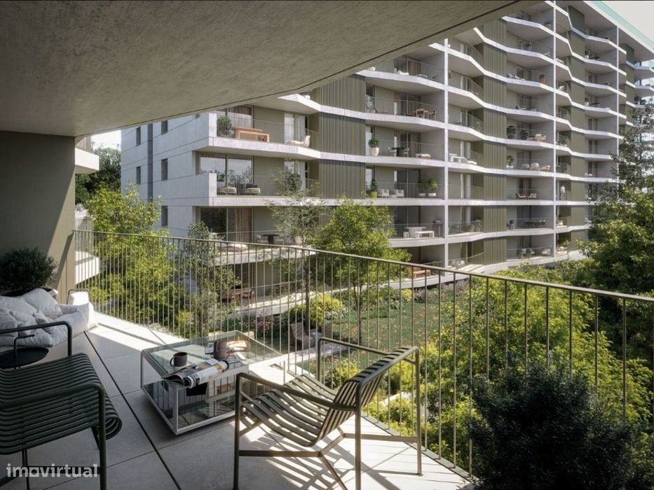 T2 com Lugar de Garagem e Varanda no Empreendimento THE YARD URBAN