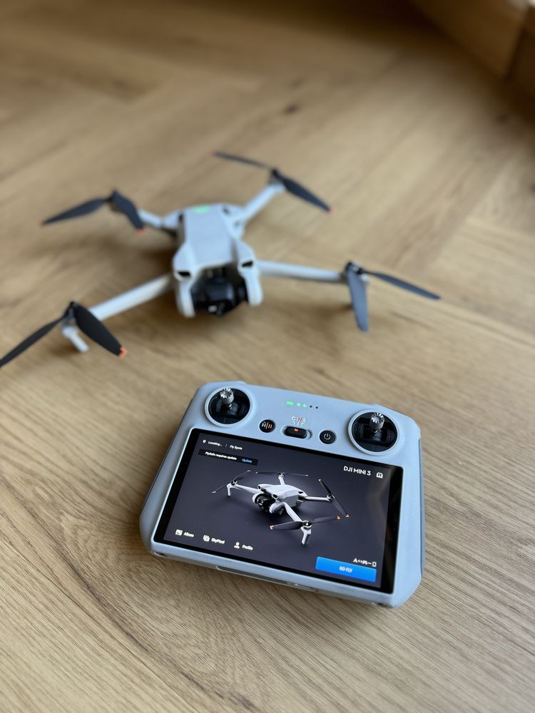 Dron DJI Mini 3 z DJI RC w swietnym stanie