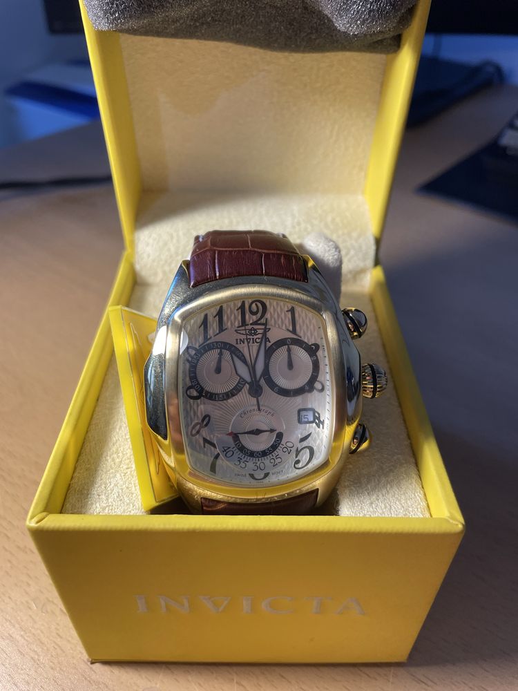 Relógio Dourado Invicta