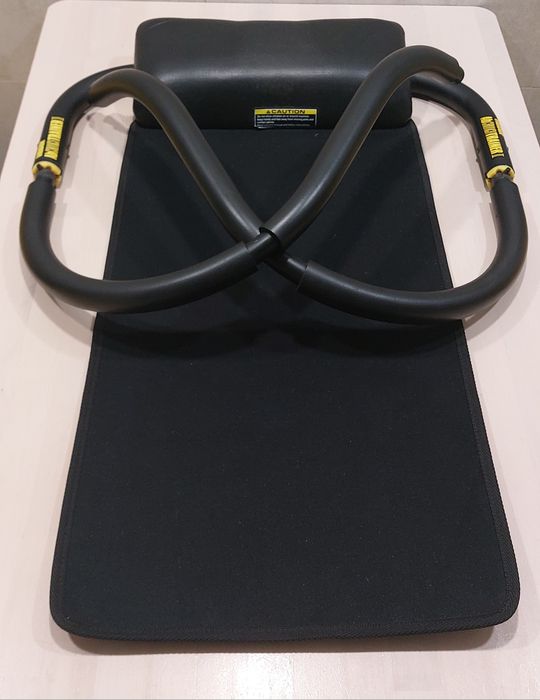 Banco de abdominais com apoio