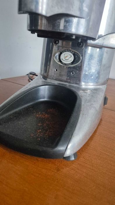 Sprzedam profesjonalny młynek do kawy marki Wega – idealny do espresso