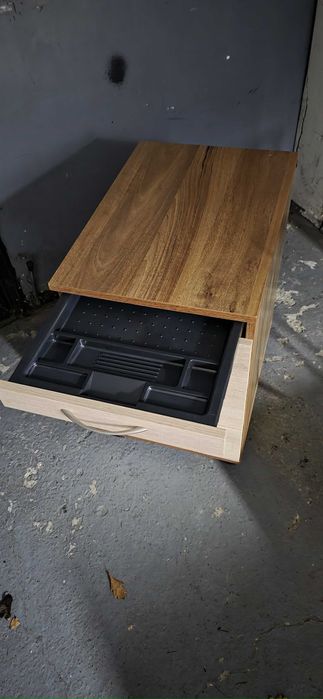 Komoda - kontenerek z trzema szufladami