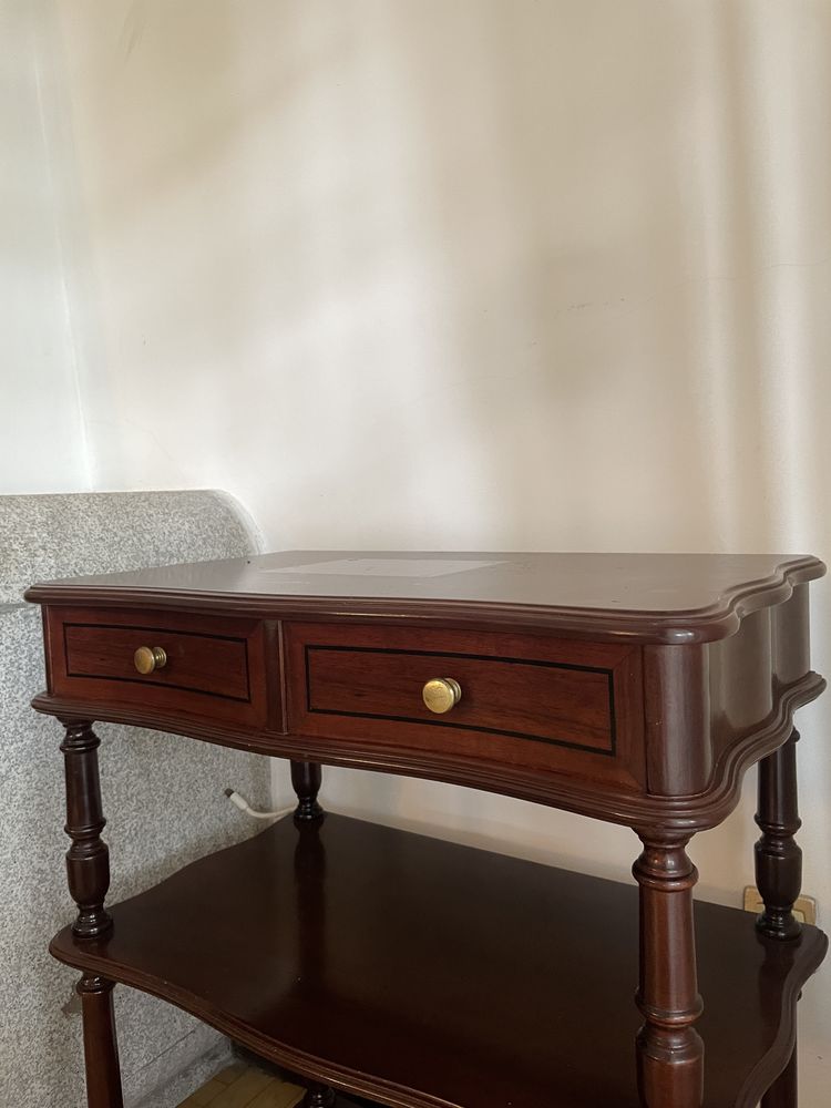 Mesa de apoio em madeira maciça