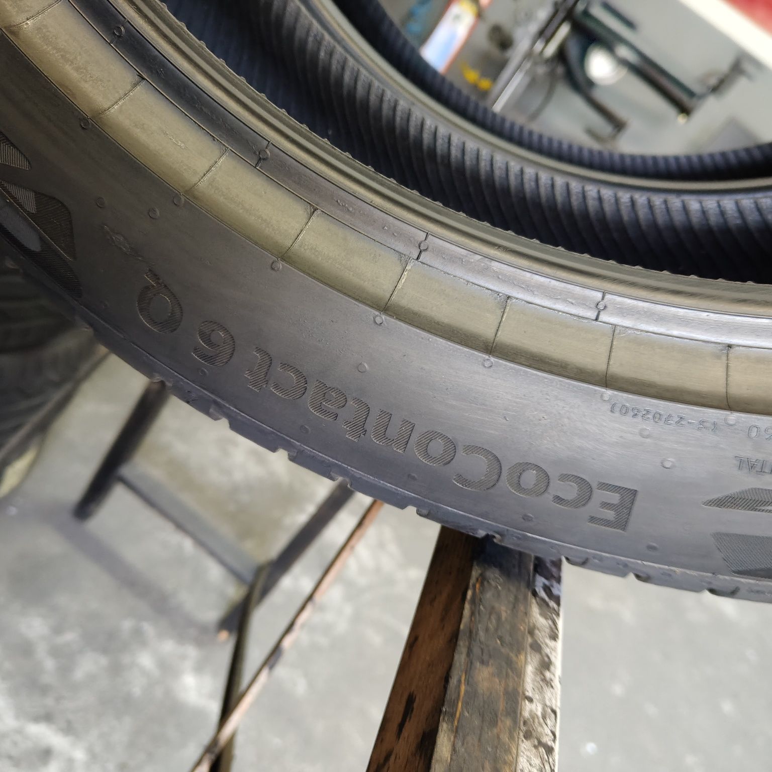 235/45/21 XL Sprzedam parę opon letnich Continental