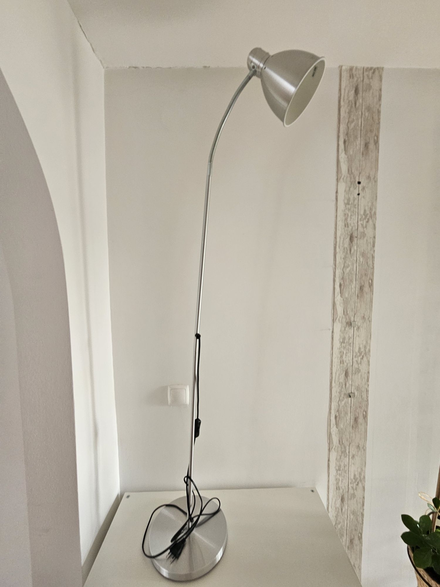 Lampa stojąca srebrna