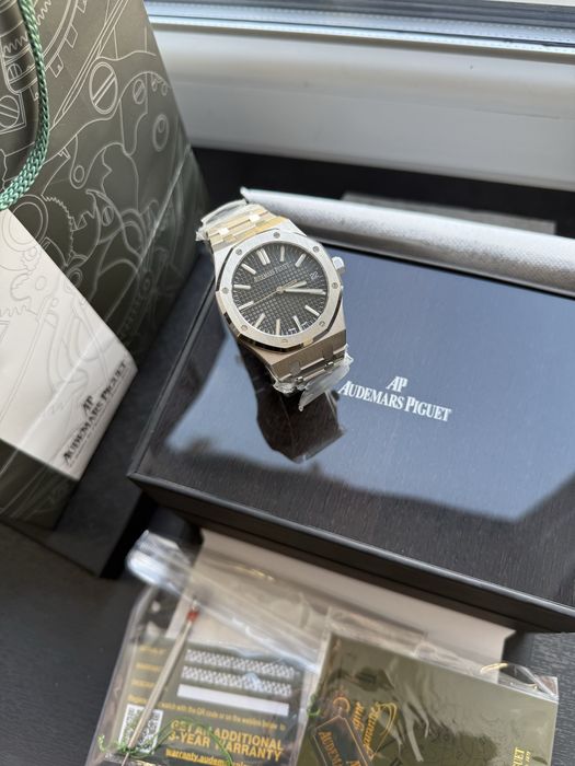 Audemars Piguet royal oak 41mm x 10.4mm cal. 4302 blue dial ref