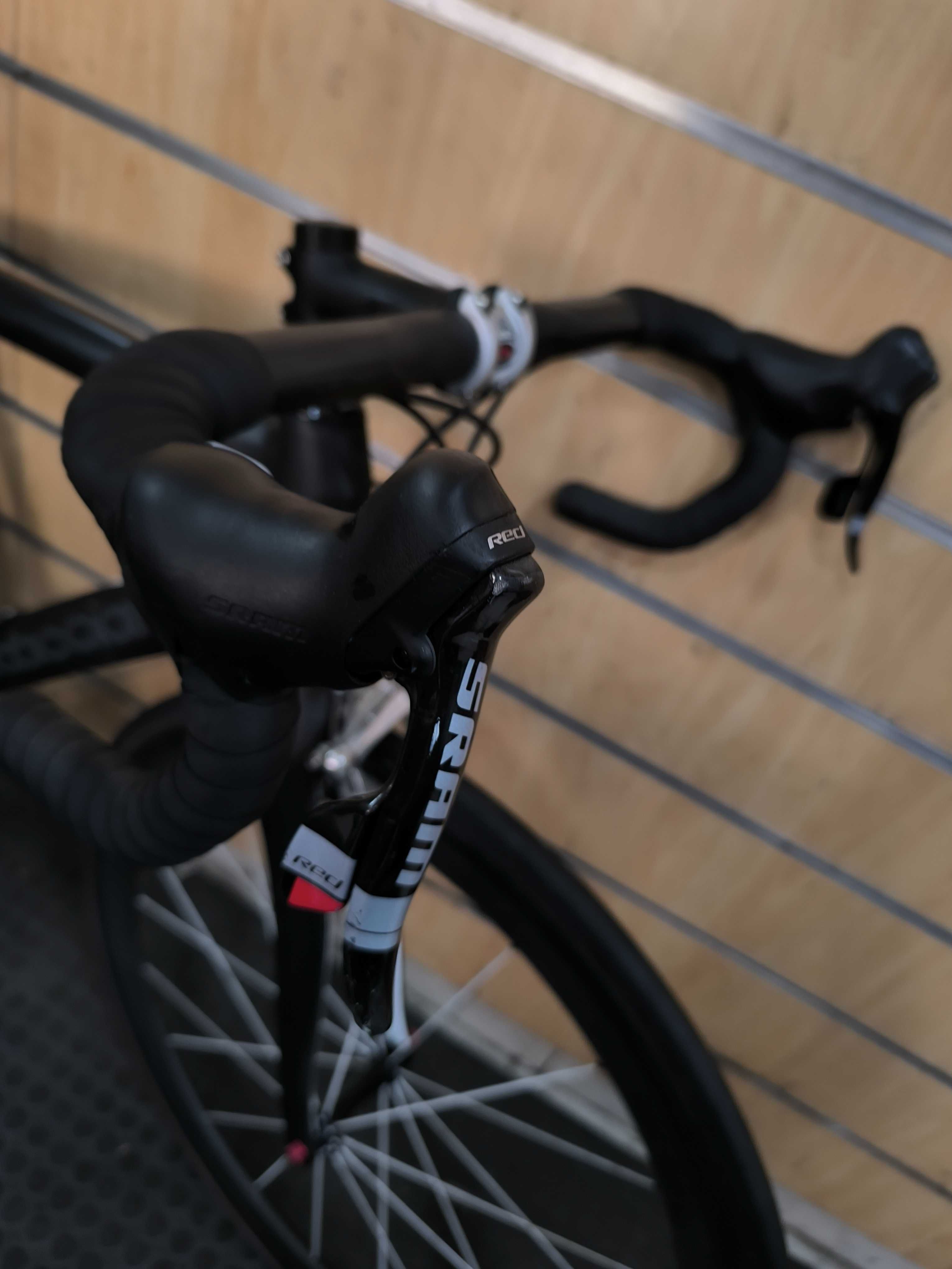 Bicicleta dedacciai carbono
