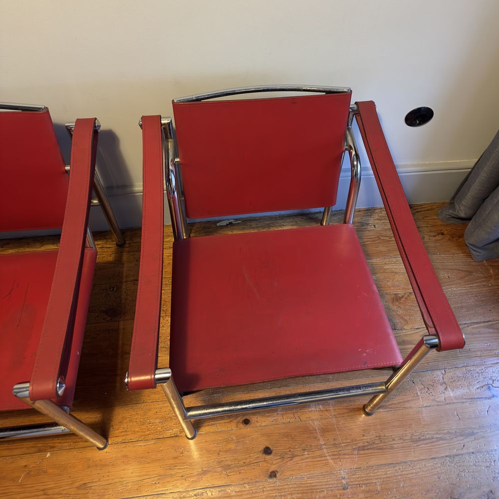 2 cadeiras LC1 armchairs by Le Corbusier