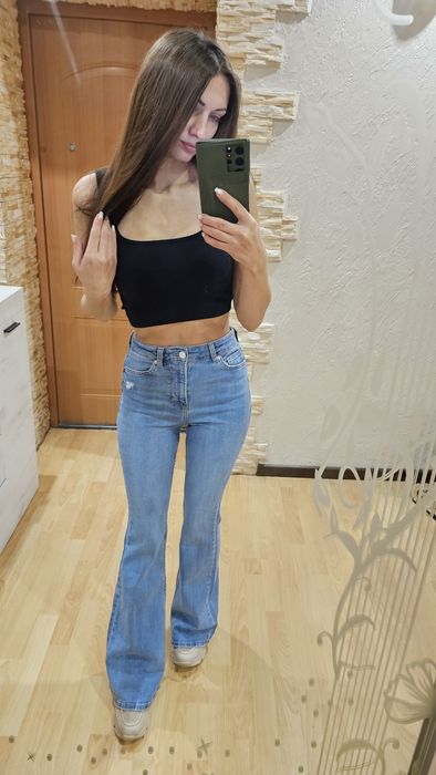 Джинсы клёш bershka