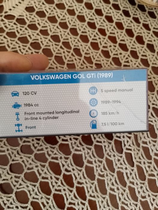 Carro Volkswagen golf em miniatura