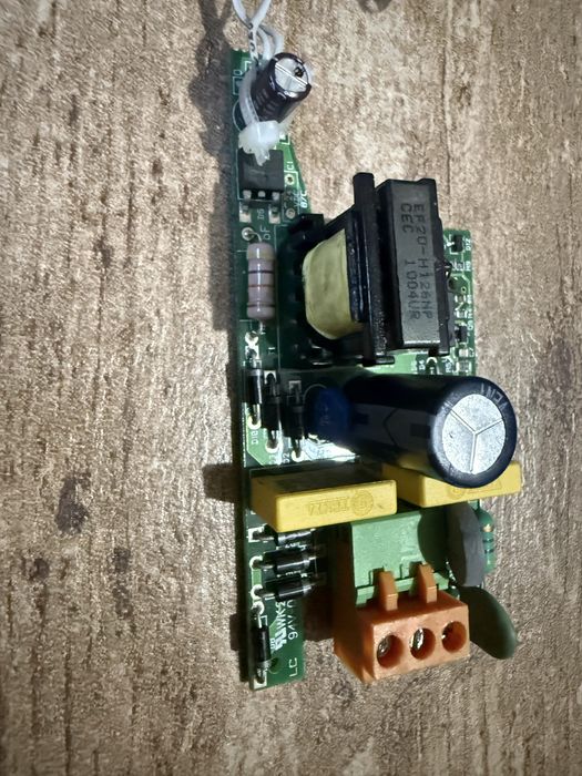 Przetwornica 220v na 12 v