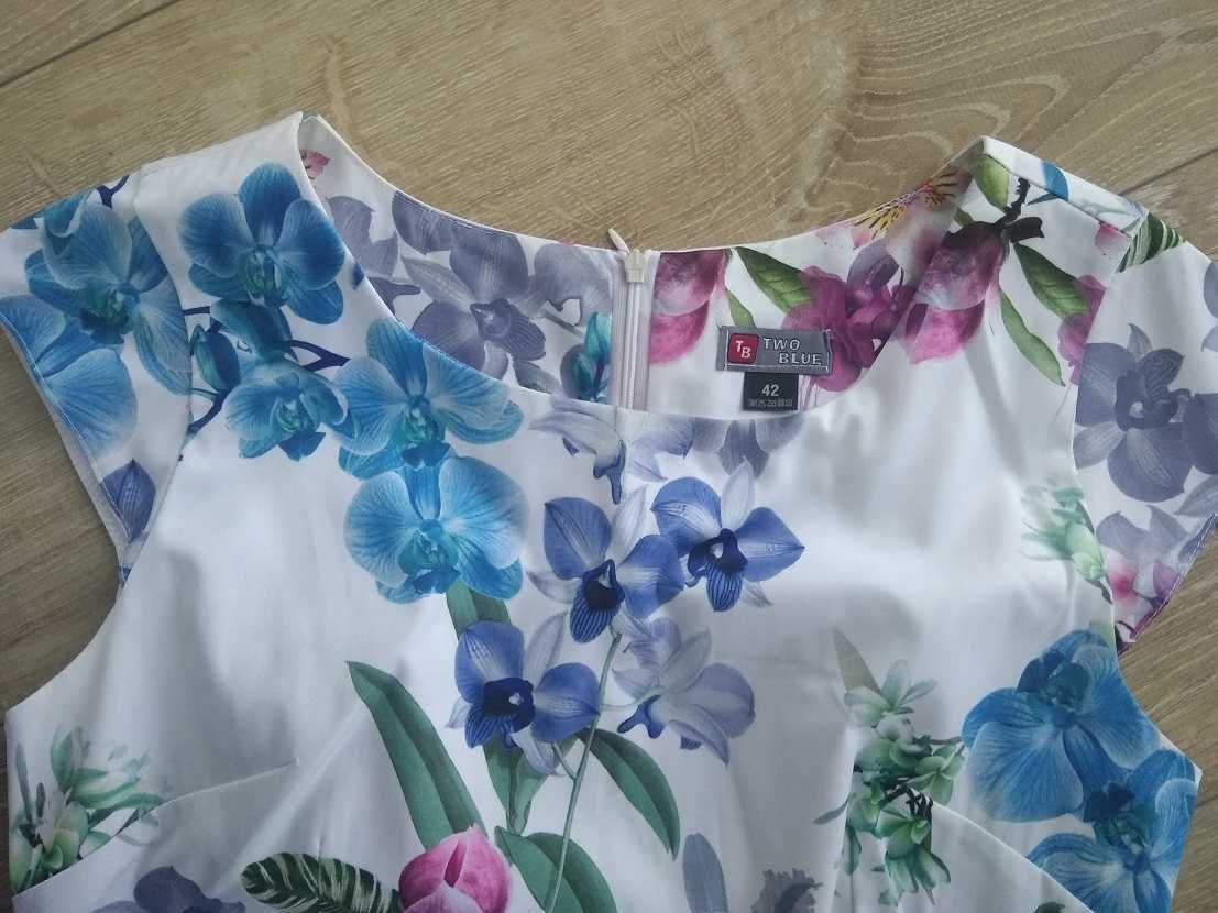 Biała sukienka w kwiaty TwoBlue r. 40