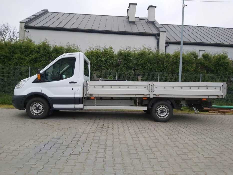 Wynajem busów 9 osobowych Renault Trafic LONG