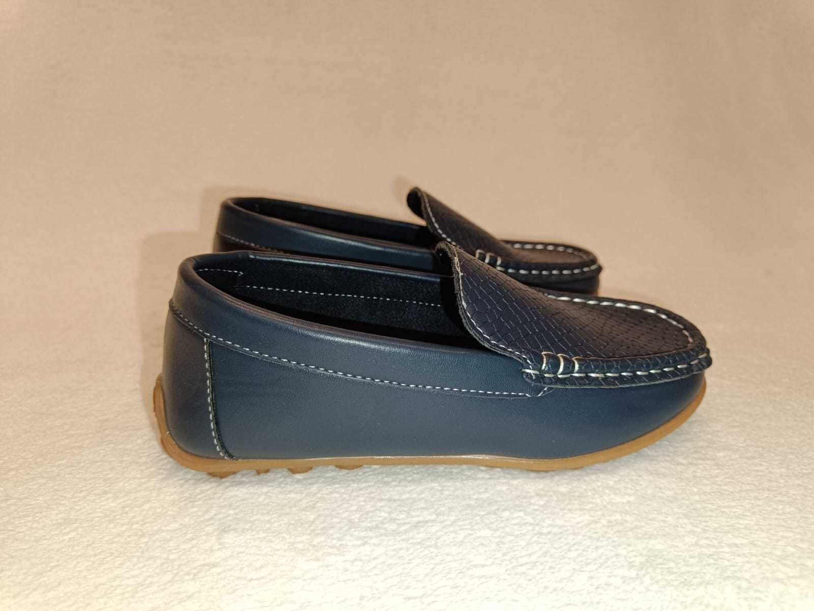 Buty dziecięce - granatowe mokasyny