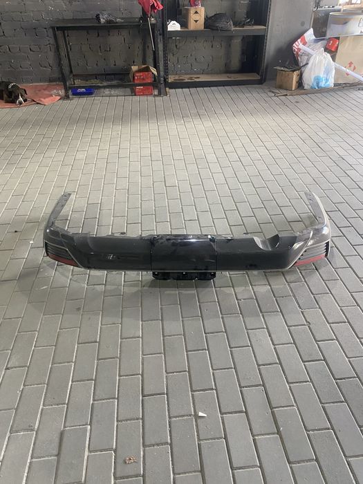 Накладка заднього бампера Toyota Land Cruiser 200