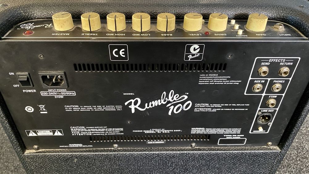 Комбик усилитель для бас гитары Fender Rumble 100