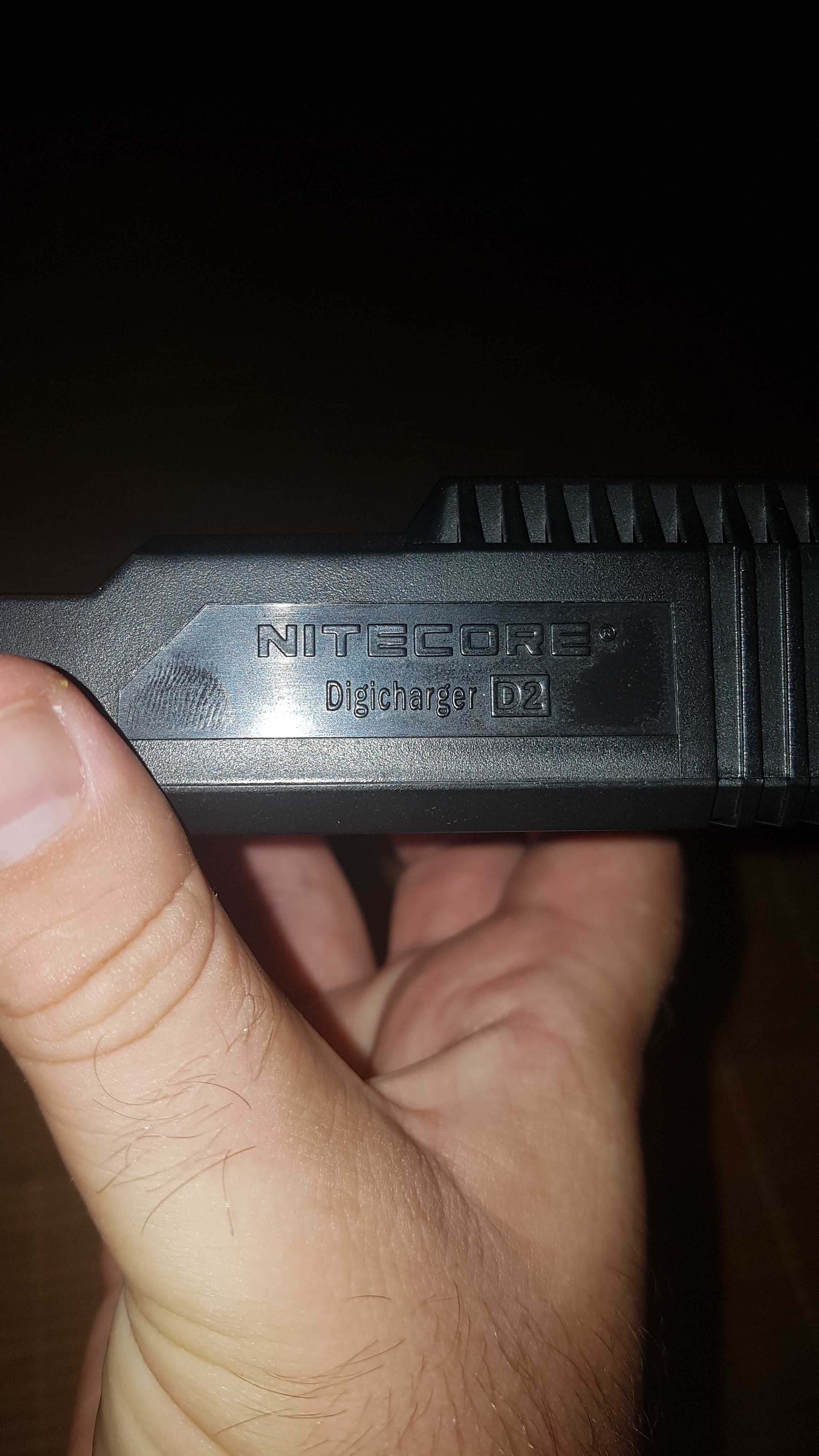 Carregador Nitecore D2 Intellicharger