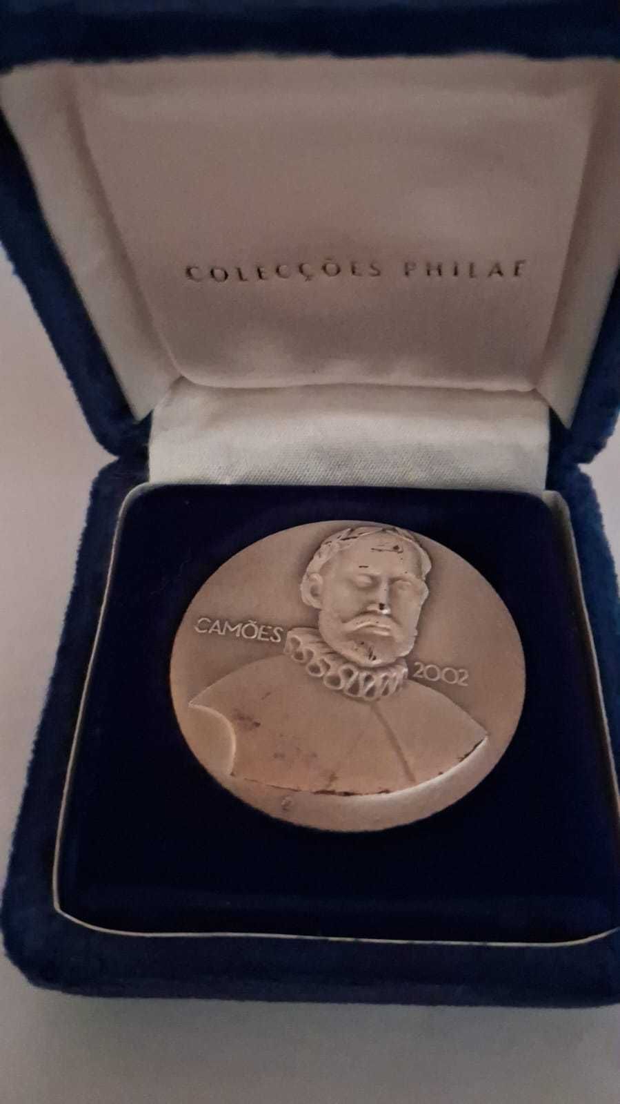 Medalha em Prata Maciça em homenagem a Luís de Camões - data 2002