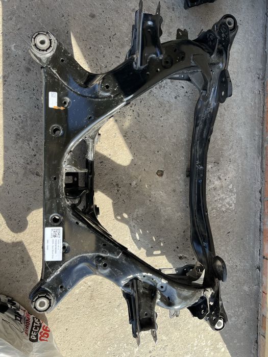 Оригінальний підрамник задній на Tesla model 3 2022 року