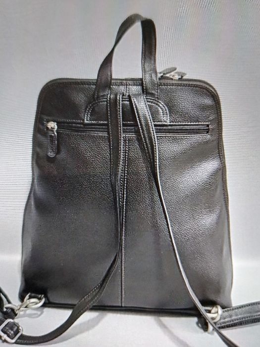 В продажу шкіряний рюкзак - сумка.