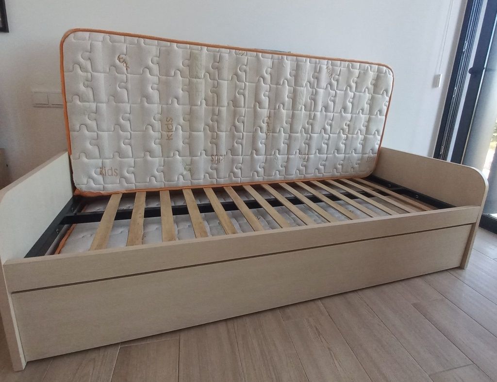 Cama individual com gaveta (2 colchões)