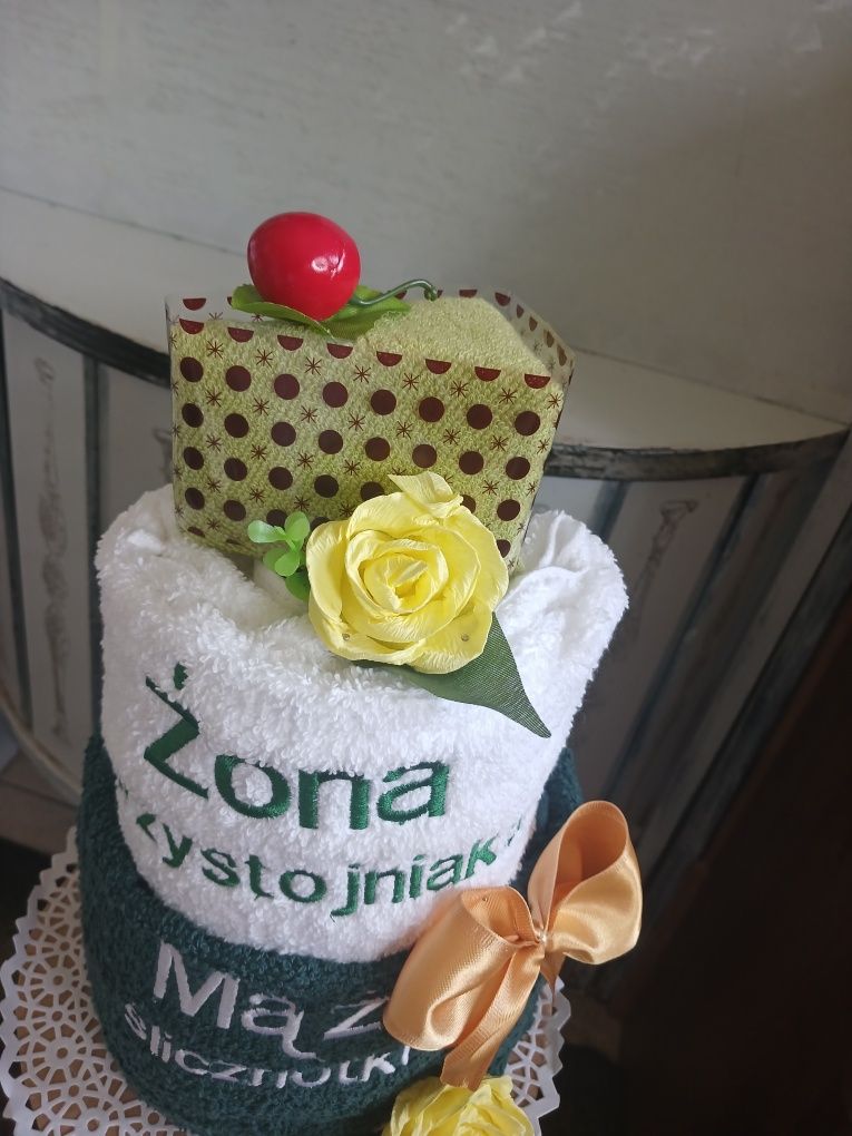 Tort z ręczników