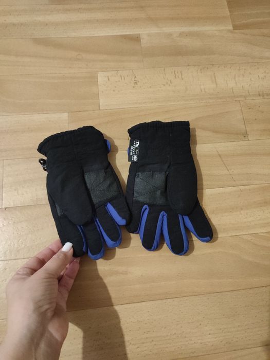 Продам зимние перчатки для мальчика р 116-122