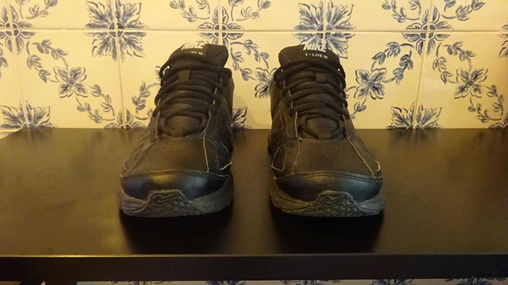 Conjunto de ténis Le Coq Sportif e Nike