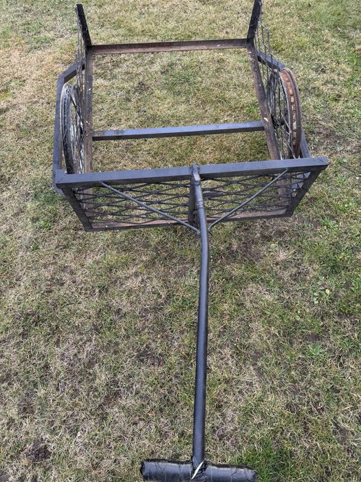 Wózek metalowy do ogrodu i nie tylko