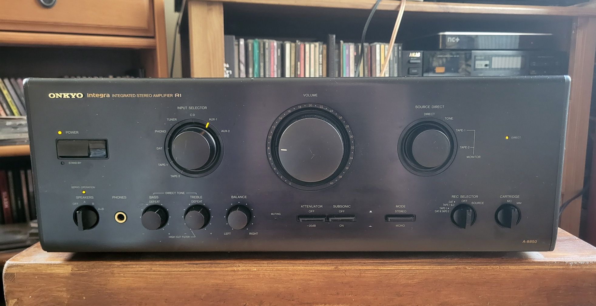 Wzmacniacz Onkyo A 8850 z oryginalnym pilotem