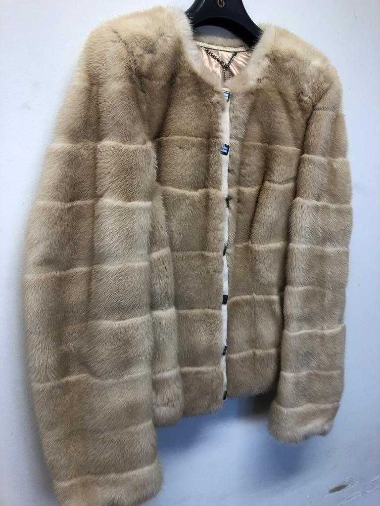 Eleganckie nowe futerko z norki jasne.