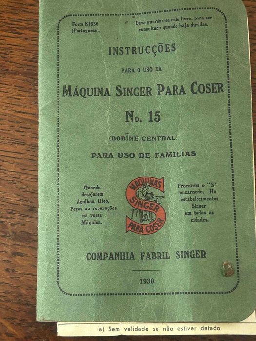 Máquina de Costura Singer com móvel ( muito Antiga )