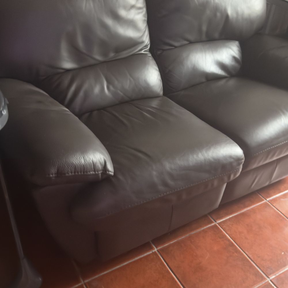 Sofa em pele 3 lugares