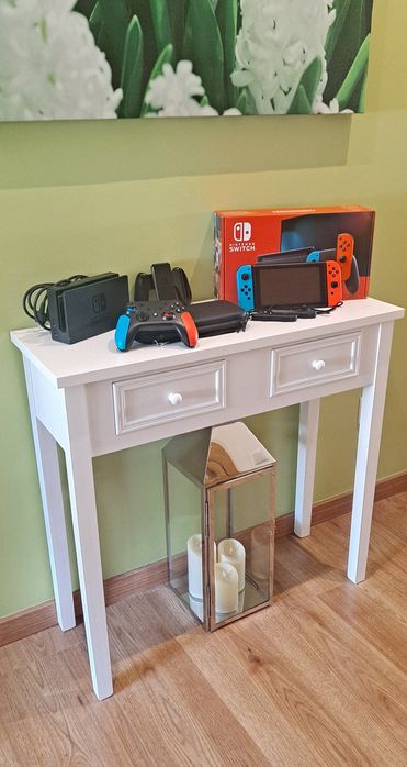 Nintendo Switch com caixa e acessórios