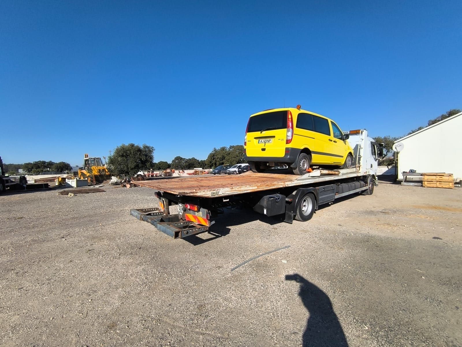 Pronto socorro midlum 870 cm e carro-piloto para transporte excecional