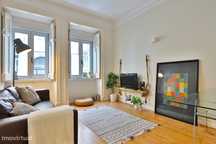 Apartamento T2 em Arroios com pequeno Terraço