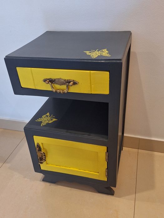 Mesa de cabeceira restaurada