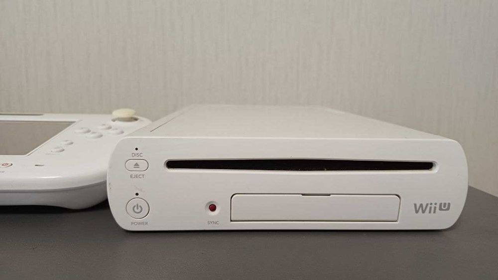 Nintendo Wii U Aroma з іграми, білі та чорні