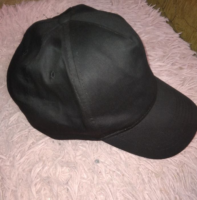 Продам нову кепку.